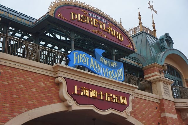 Shanghai Disneyland lockdown