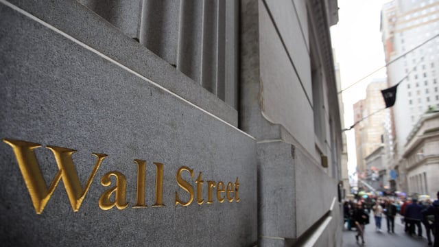 Is a US Recession on the Horizon? Positive and Negative Signs