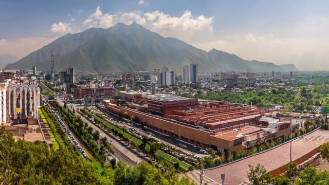 access Mexican manufacturing<br />
